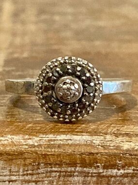 Silver Tone and Black Stone Circle Halo Ring Size 7 Poor Condition Signed JW